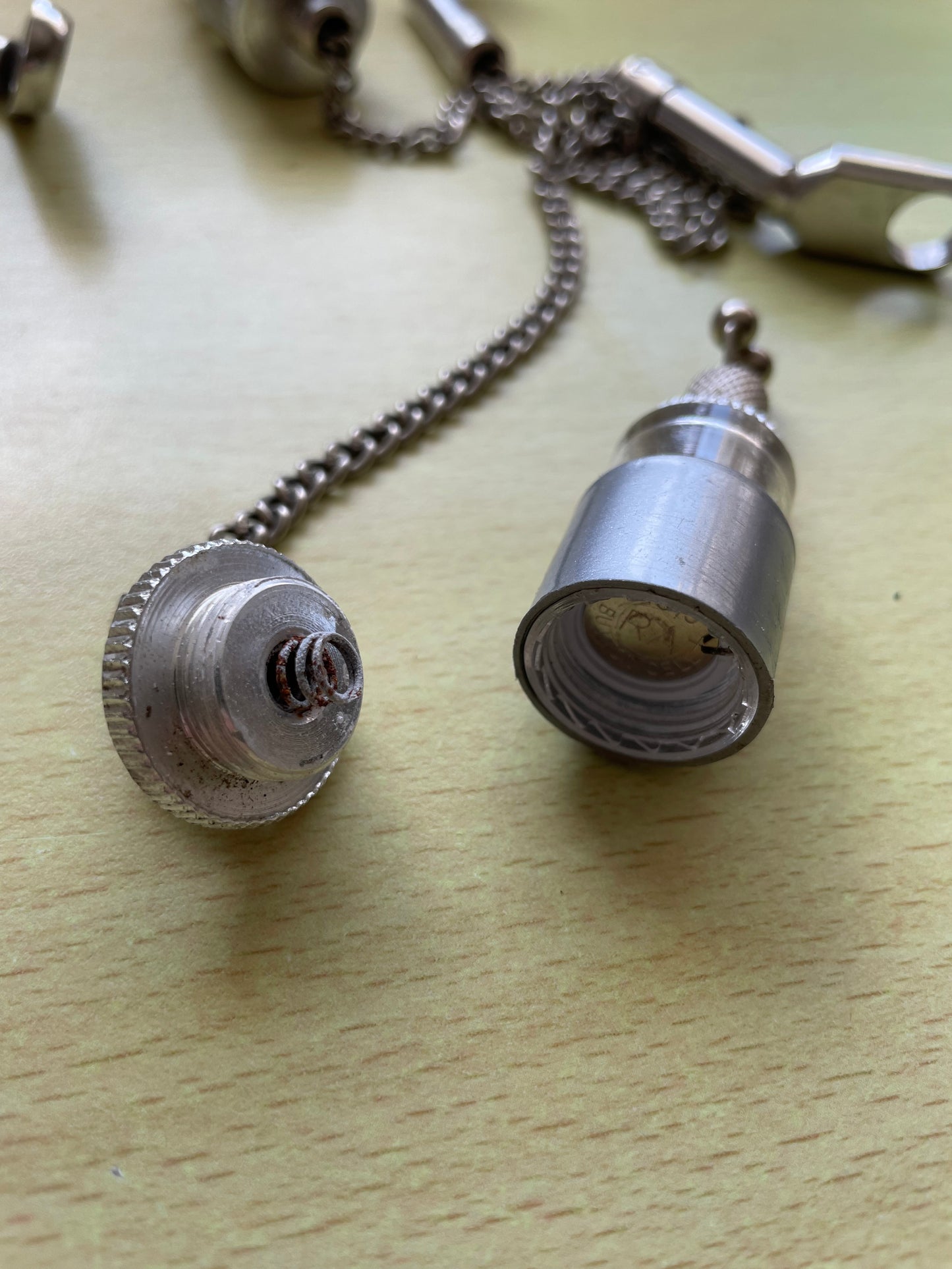 3 x Old School Electronic Carp Fishing Bite Indicators Bobbins. Osprey.