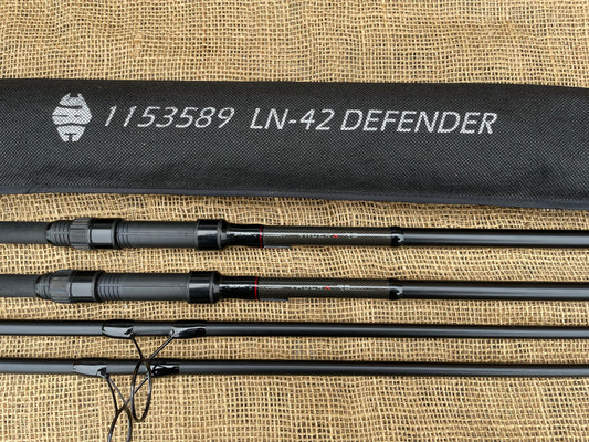 2 x Sonik Vader X RS 3.25lb T/C Carp Fishing Rods + JRC Defender 42” Landing Net.