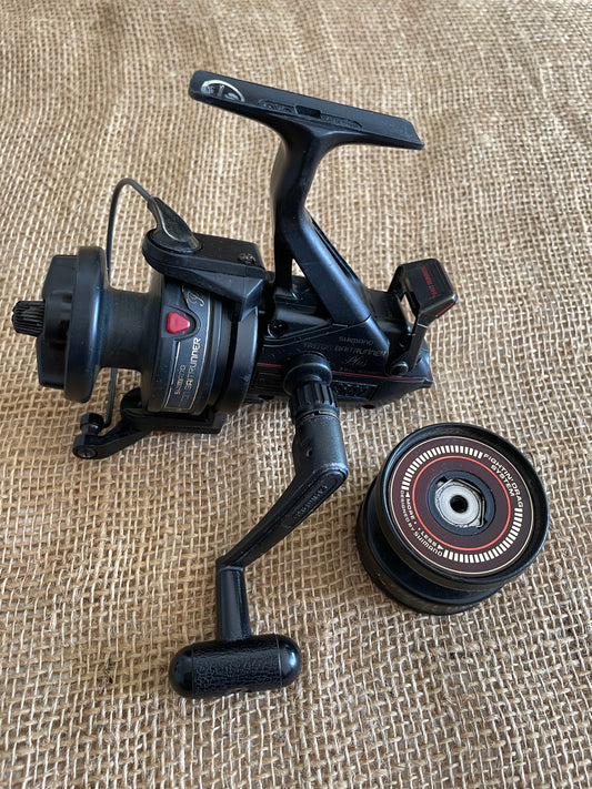 1 x Shimano Triton Baitrunner Plus 3500 Old School Carp Fishing Reel. Plus Spare Spool.