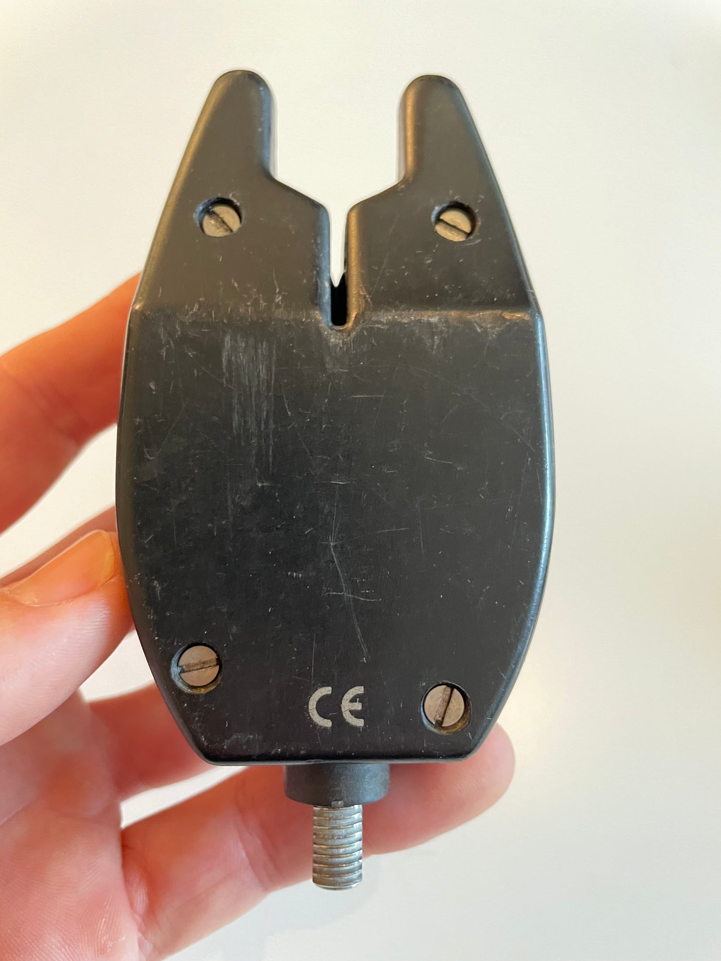 1 x Fox SX Screw Back Old School Carp Fishing Bite Alarm & Hard Case.