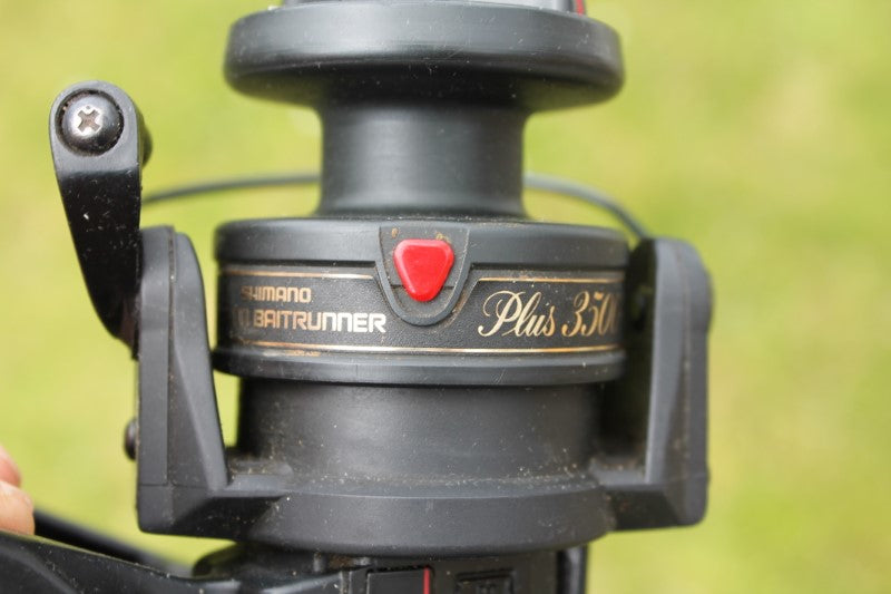 1 x Shimano Triton Baitrunner 3500 PLUS Old School carp Fishing Reel With Spare Spool. 1990s.
