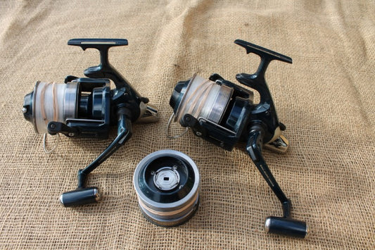 2 x Daiwa Emblem Z 5000A Old School Carp Reels With Daiwa Baitrunner Conversion Caps. (B)