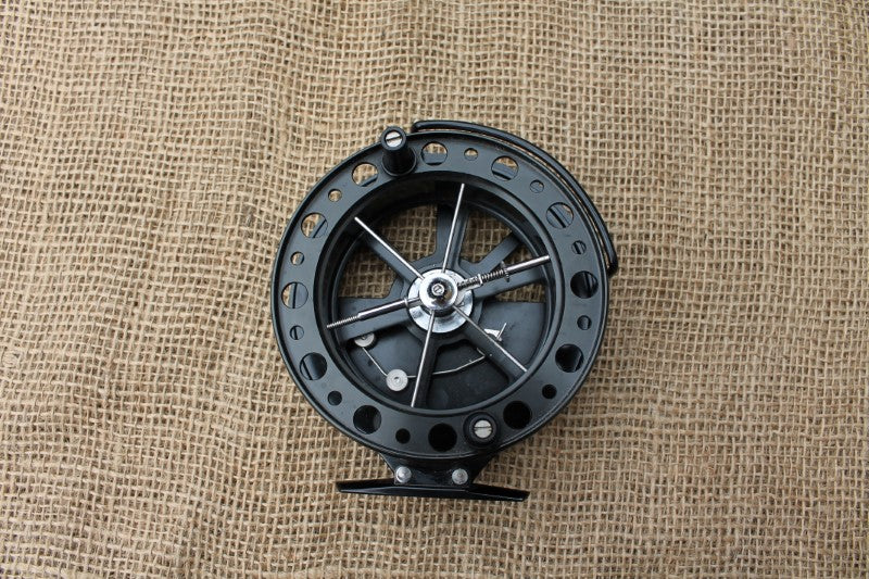 1 x Matt Hayes Limited Edition Centrepin Reel In Presentation Box. Excellent Condition.