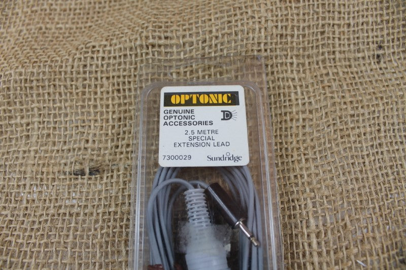 1 x Optonic 2.5m Extension Lead. Brand New Old Stock.