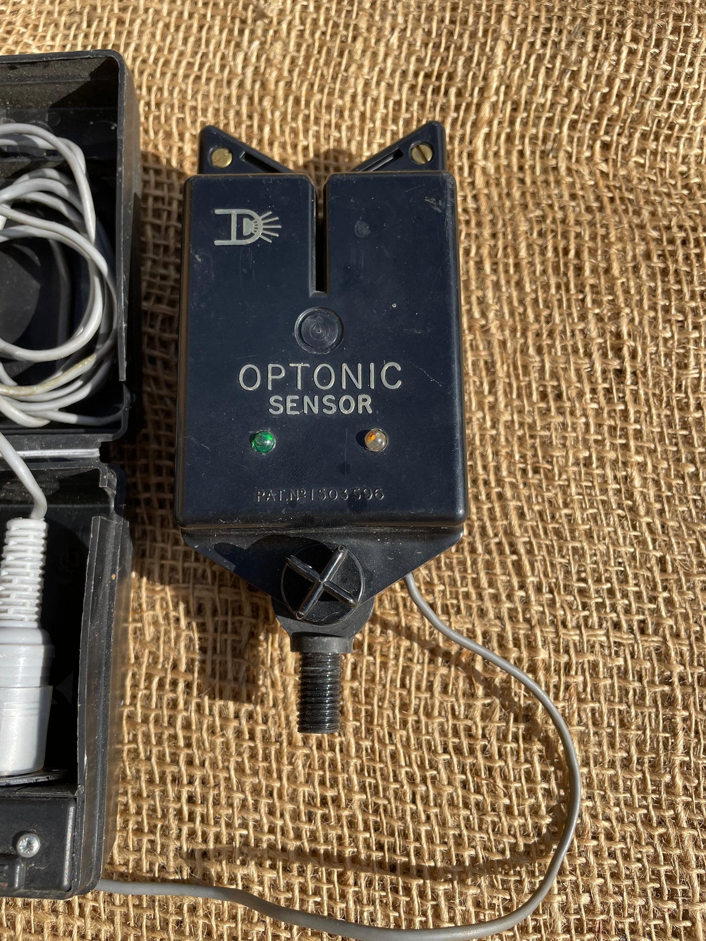 2 x Vintage Efgeeco Optonic Latching Carp Fishing Bite Alarms + Sounder Box. Complete. Excellent.