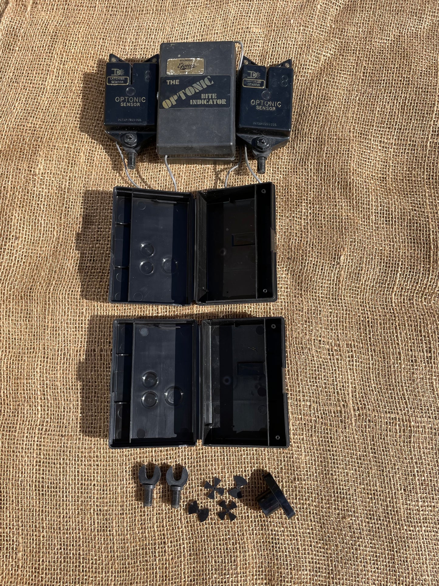 2 x Vintage Efgeeco Optonic Latching Carp Fishing Bite Alarms + Sounder Box. Complete. Excellent.