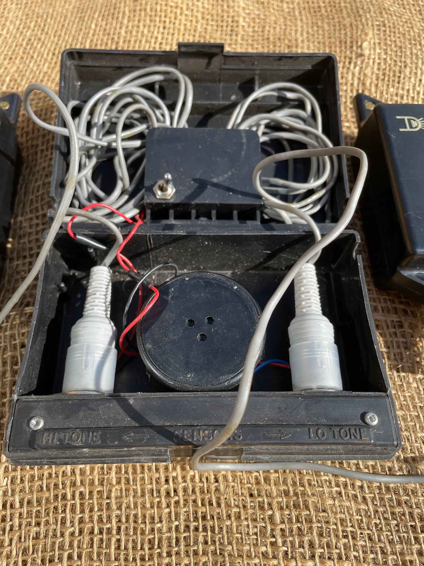 2 x Vintage Efgeeco Optonic Latching Carp Fishing Bite Alarms + Sounder Box. Complete. Excellent.