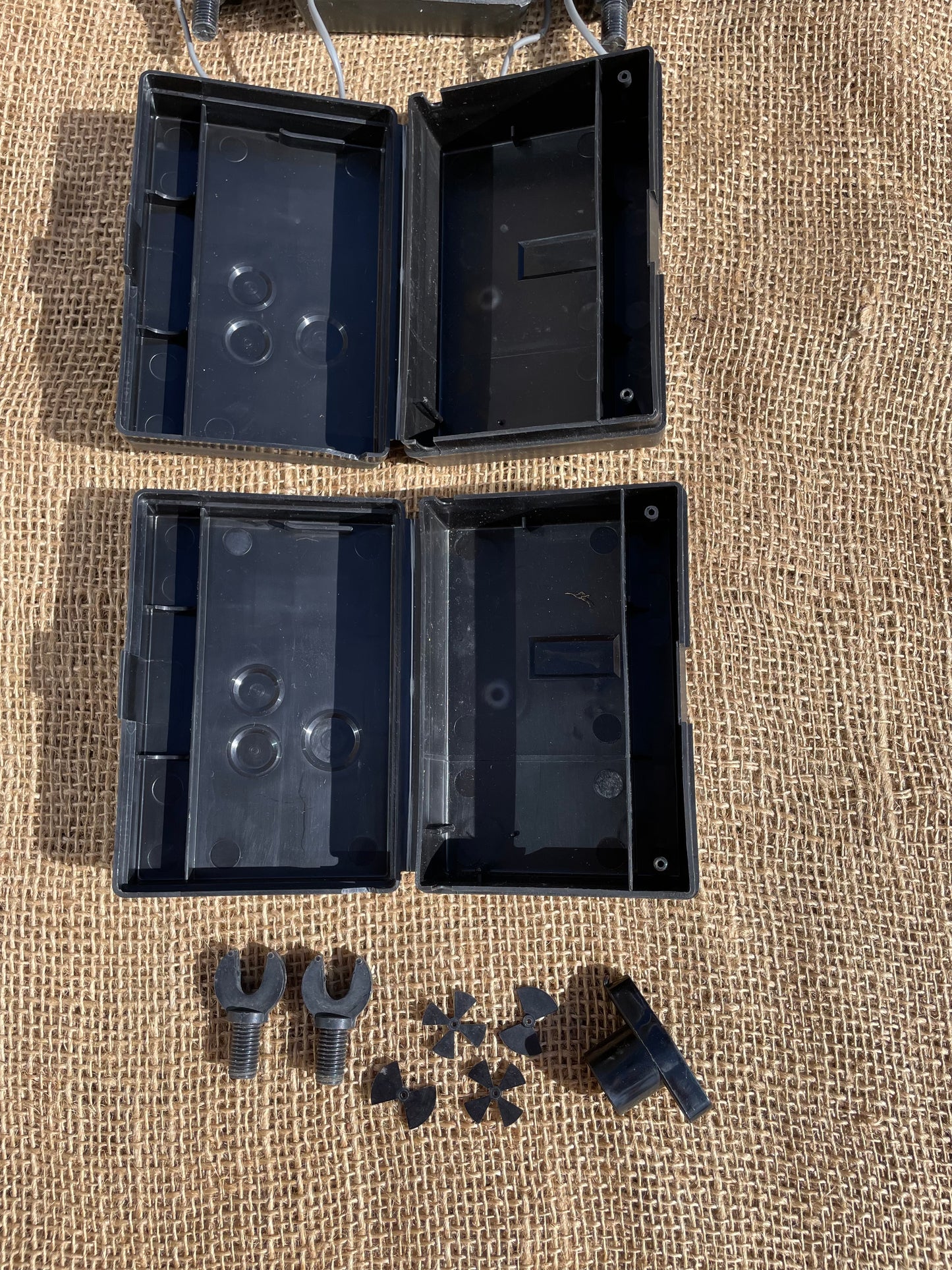 2 x Vintage Efgeeco Optonic Latching Carp Fishing Bite Alarms + Sounder Box. Complete. Excellent.