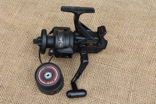 1 x Shimano Triton Baitrunner 3500 PLUS Old School carp Fishing Reel With Spare Spool. 1990s.