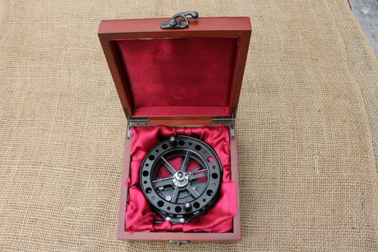 1 x Matt Hayes Limited Edition Centrepin Reel In Presentation Box. Excellent Condition.