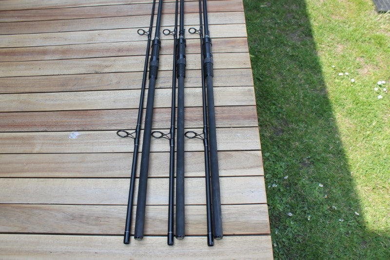 3 x Sonik S3 9' 2.75lb T/C Stalking Rods With 3 x MINT Tactical Wychwood Sleeves.